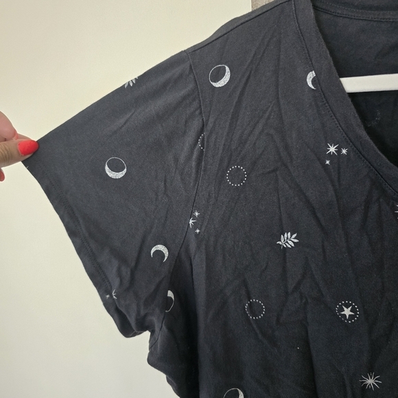 ⭐️40% Off⭐️ Old Navy Celestial Print EveryWear Short-Sleeve T-Shirt - Picture 8 of 8